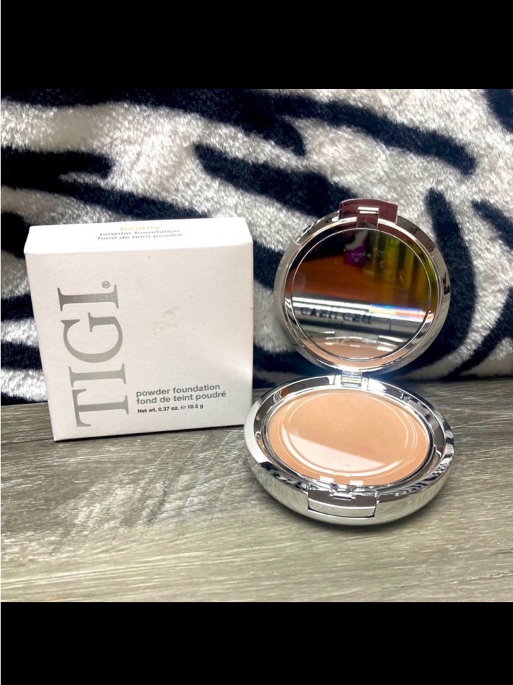 TIGI Powder Foundation in Beauty